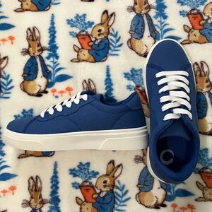 New w/ Dust Covers Women’s Journee Lace Up Sneakers Size 8 1/2 in Beautiful Blue